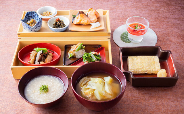 「山の朝食」 「山の朝食」