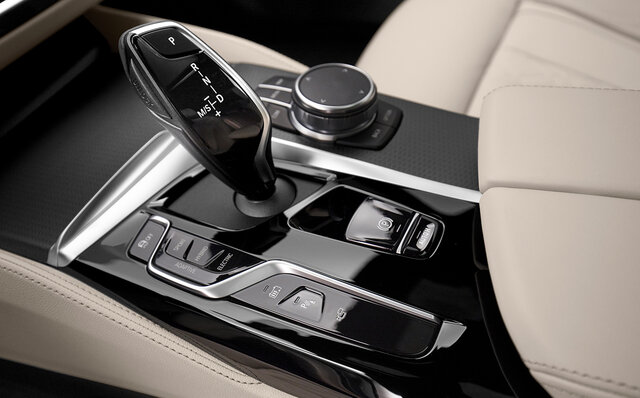 BMW 530e xDrive セダン インテリア