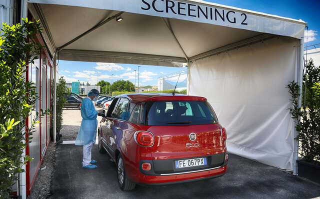 フェラーリ ドライブスルー検査場 フェラーリ ドライブスルー検査場