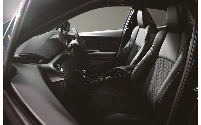 トヨタ C-HR  G-T“モード ネロ セーフティ プラス”