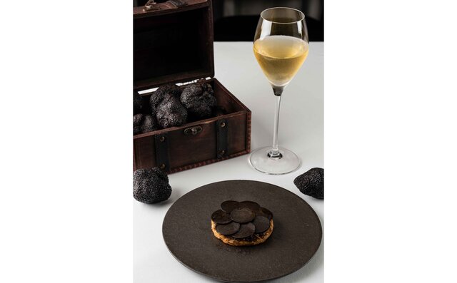 毛蟹とマッシュルーム 黒トリュフのタルト仕立て 毛蟹とマッシュルーム 黒トリュフのタルト仕立て