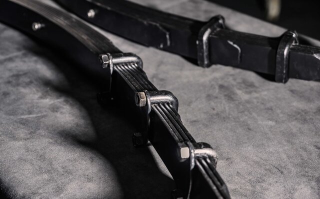 リーフスプリング