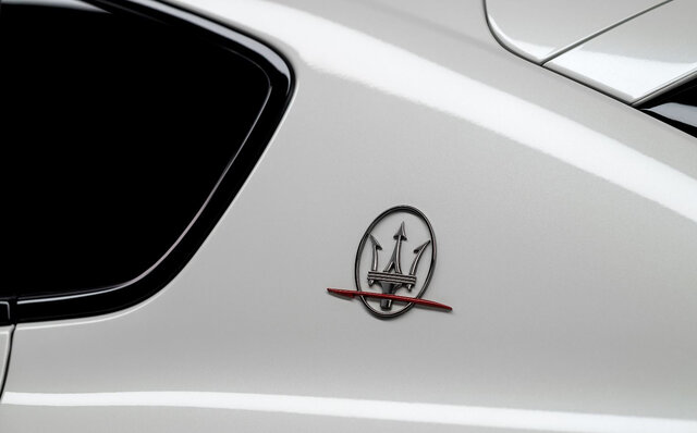 マセラティ トロフェオ Cピラー マセラティ トロフェオ Cピラー