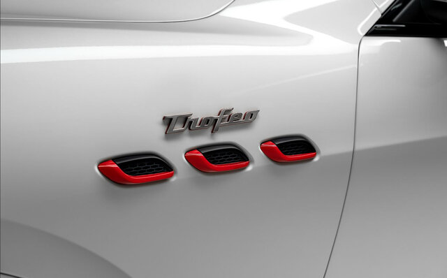 マセラティ トロフェオ サイドエアベントフレーム マセラティ トロフェオ サイドエアベントフレーム