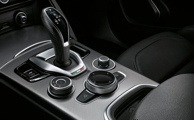 アルファロメオ ステルヴィオ アルファロメオ ステルヴィオ