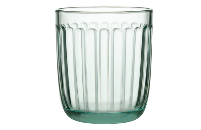 仕上がりはワン&オンリー。100%リサイクルガラスを用いたコレクション iittala 仕上がりはワン&オンリー。100%リサイクルガラスを用いたコレクション iittala