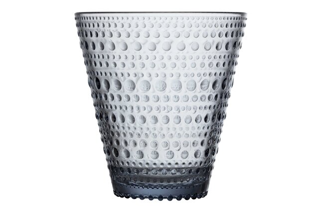 仕上がりはワン&オンリー。100%リサイクルガラスを用いたコレクション iittala 仕上がりはワン&オンリー。100%リサイクルガラスを用いたコレクション iittala