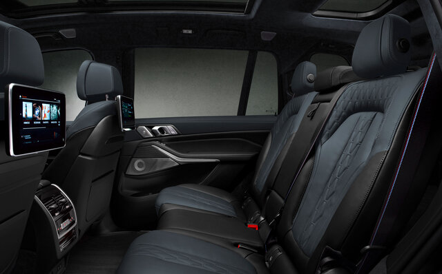 BMWから存在感のある漆黒をまとう7台のみのX7限定車が登場