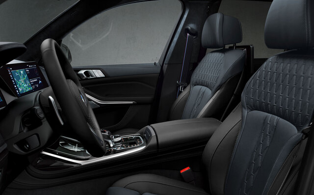 BMWから存在感のある漆黒をまとう7台のみのX7限定車が登場