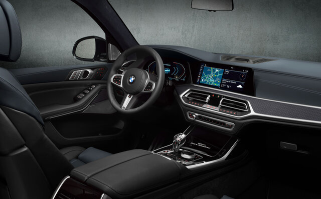 BMWから存在感のある漆黒をまとう7台のみのX7限定車が登場