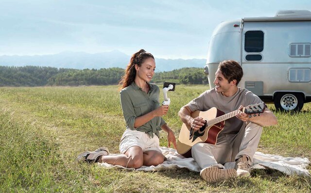 DJIから新たなスマートフォン用スタビライザー「DJI OM 4」が登場｜DJI