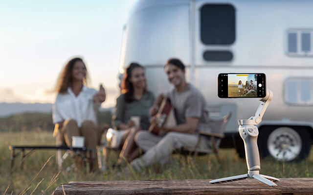 DJIから新たなスマートフォン用スタビライザー「DJI OM 4」が登場｜DJI