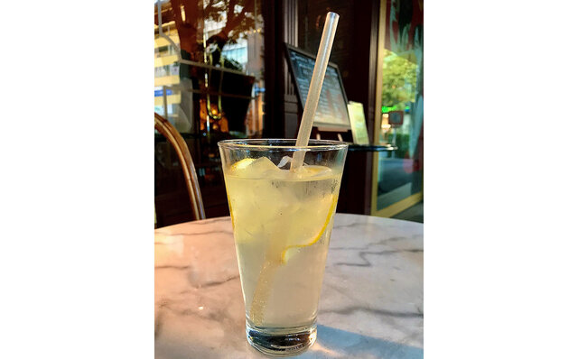 ひらまつグループが採用した「さとうきび繊維のストロー」 ひらまつグループが採用した「さとうきび繊維のストロー」