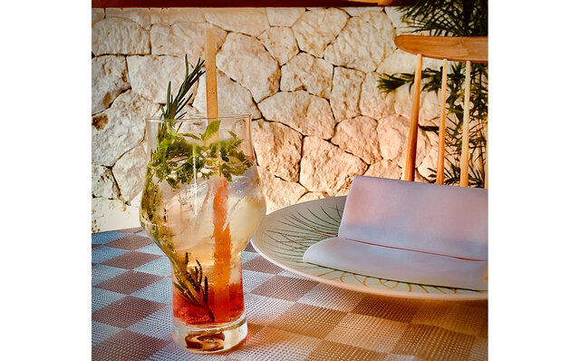 ひらまつグループが採用した「さとうきび繊維のストロー」 ひらまつグループが採用した「さとうきび繊維のストロー」