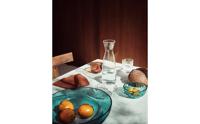 シーブルーとサーモンピンクのガラス製品も新たにラインナップ｜iittala