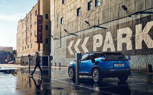 初のフルモデルチェンジを迎えたプジョーのコンパクトSUV「SUV 2008」が日本に上陸|Peugeot 初のフルモデルチェンジを迎えたプジョーのコンパクトSUV「SUV 2008」が日本に上陸|Peugeot