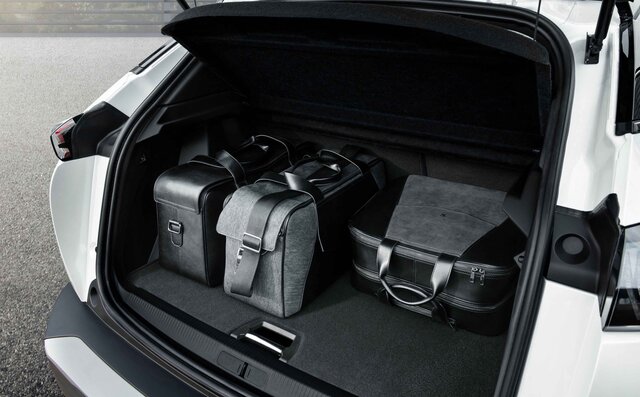 初のフルモデルチェンジを迎えたプジョーのコンパクトSUV「SUV 2008」が日本に上陸|Peugeot 初のフルモデルチェンジを迎えたプジョーのコンパクトSUV「SUV 2008」が日本に上陸|Peugeot