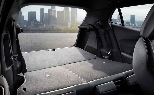 初のフルモデルチェンジを迎えたプジョーのコンパクトSUV「SUV 2008」が日本に上陸|Peugeot 初のフルモデルチェンジを迎えたプジョーのコンパクトSUV「SUV 2008」が日本に上陸|Peugeot