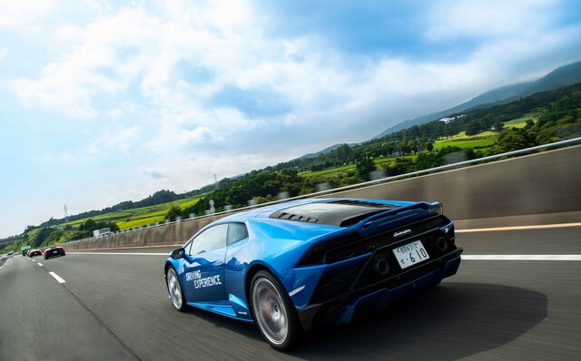 タウンスピードでも楽しい──ランボルギーニ ウラカンEVOの後輪駆動モデルに公道試乗|Lamborghini タウンスピードでも楽しい──ランボルギーニ ウラカンEVOの後輪駆動モデルに公道試乗|Lamborghini