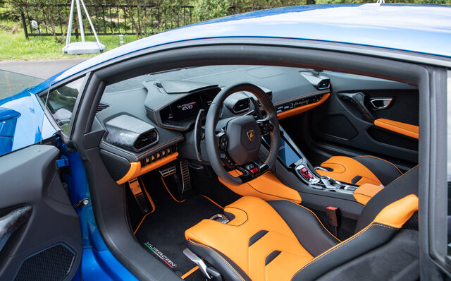 タウンスピードでも楽しい──ランボルギーニ ウラカンEVOの後輪駆動モデルに公道試乗|Lamborghini タウンスピードでも楽しい──ランボルギーニ ウラカンEVOの後輪駆動モデルに公道試乗|Lamborghini