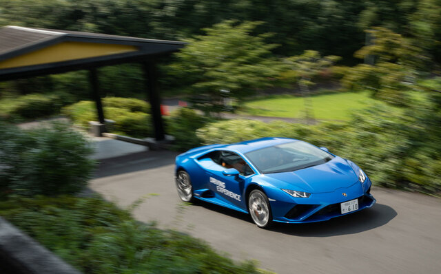 タウンスピードでも楽しい──ランボルギーニ ウラカンEVOの後輪駆動モデルに公道試乗|Lamborghini タウンスピードでも楽しい──ランボルギーニ ウラカンEVOの後輪駆動モデルに公道試乗|Lamborghini