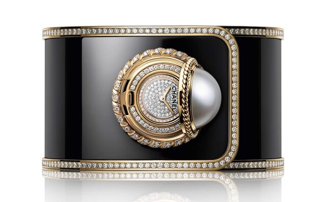 ジャケットの“ボタン”に着想を得た新作「マドモアゼル プリヴェ ブトン」｜CHANEL