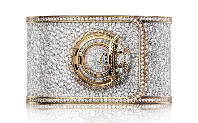 ジャケットの“ボタン”に着想を得た新作「マドモアゼル プリヴェ ブトン」｜CHANEL