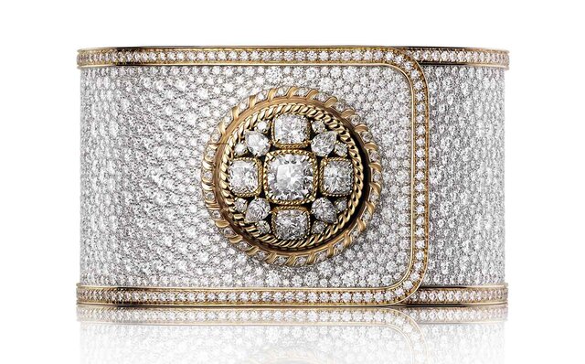 ジャケットの“ボタン”に着想を得た新作「マドモアゼル プリヴェ ブトン」｜CHANEL