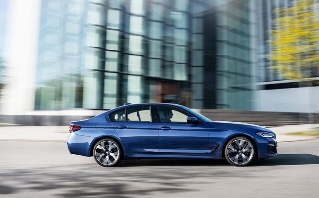 マイナーチェンジを受けた新型BMW5シリーズのセダンとツーリングが発売｜BMW
