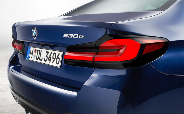 マイナーチェンジを受けた新型BMW5シリーズのセダンとツーリングが発売｜BMW