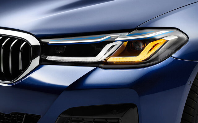 マイナーチェンジを受けた新型BMW5シリーズのセダンとツーリングが発売｜BMW