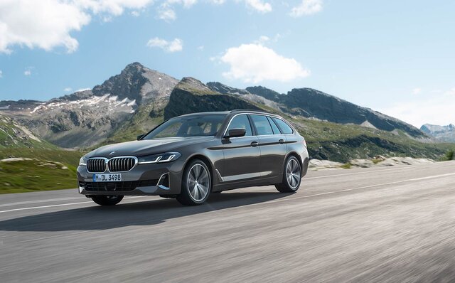 マイナーチェンジを受けた新型BMW5シリーズのセダンとツーリングが発売｜BMW