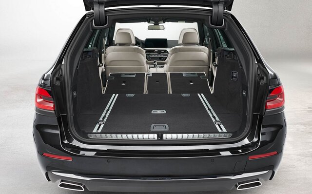 マイナーチェンジを受けた新型BMW5シリーズのセダンとツーリングが発売｜BMW