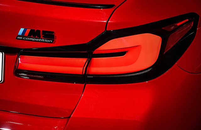 BMW、5シリーズベースの高性能モデル、M5とM550i xDriveを発売|BMW BMW、5シリーズベースの高性能モデル、M5とM550i xDriveを発売|BMW