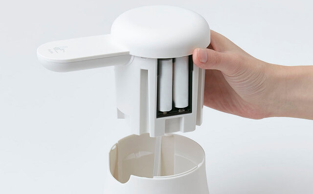 手をかざすと消毒液が噴射される自動手指消毒器に大容量タイプ登場|KING JIM 手をかざすと消毒液が噴射される自動手指消毒器に大容量タイプ登場|KING JIM