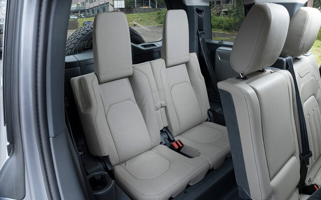 オンロード性能とオフロード性能を見事に両立──新型ディフェンダーに試乗|Land Rover オンロード性能とオフロード性能を見事に両立──新型ディフェンダーに試乗|Land Rover