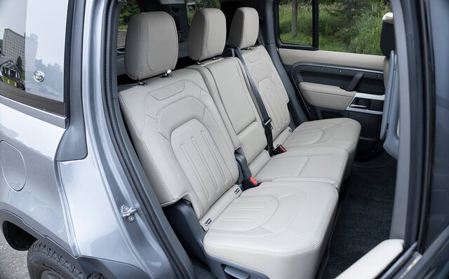 オンロード性能とオフロード性能を見事に両立──新型ディフェンダーに試乗|Land Rover オンロード性能とオフロード性能を見事に両立──新型ディフェンダーに試乗|Land Rover