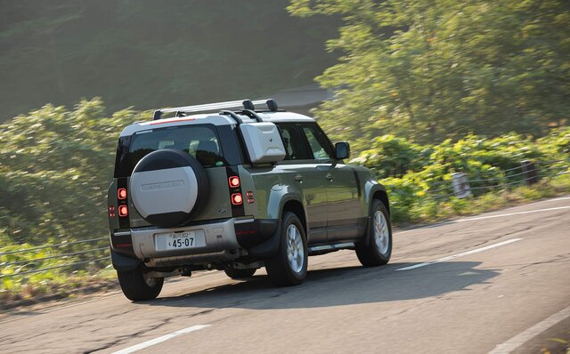 オンロード性能とオフロード性能を見事に両立──新型ディフェンダーに試乗|Land Rover オンロード性能とオフロード性能を見事に両立──新型ディフェンダーに試乗|Land Rover