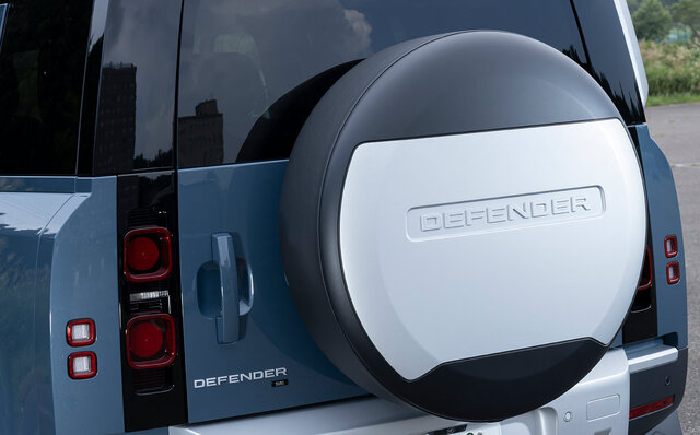 オンロード性能とオフロード性能を見事に両立──新型ディフェンダーに試乗|Land Rover オンロード性能とオフロード性能を見事に両立──新型ディフェンダーに試乗|Land Rover