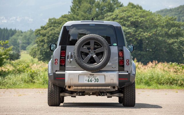 オンロード性能とオフロード性能を見事に両立──新型ディフェンダーに試乗|Land Rover オンロード性能とオフロード性能を見事に両立──新型ディフェンダーに試乗|Land Rover