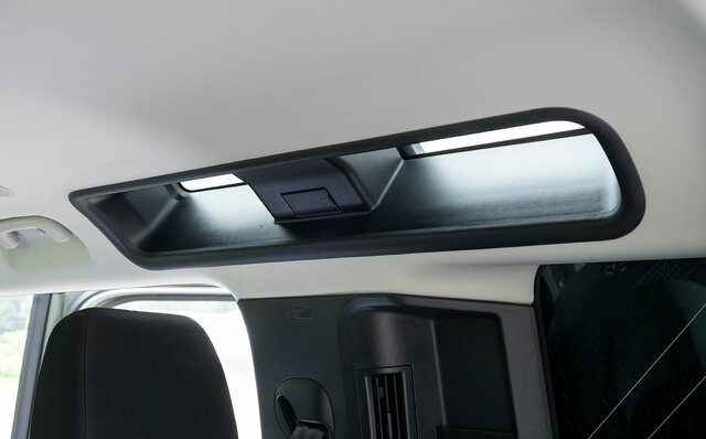 オンロード性能とオフロード性能を見事に両立──新型ディフェンダーに試乗|Land Rover オンロード性能とオフロード性能を見事に両立──新型ディフェンダーに試乗|Land Rover