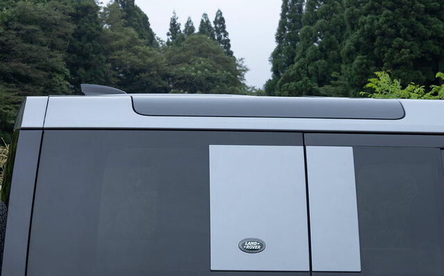 オンロード性能とオフロード性能を見事に両立──新型ディフェンダーに試乗|Land Rover オンロード性能とオフロード性能を見事に両立──新型ディフェンダーに試乗|Land Rover