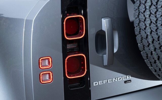 オンロード性能とオフロード性能を見事に両立──新型ディフェンダーに試乗|Land Rover オンロード性能とオフロード性能を見事に両立──新型ディフェンダーに試乗|Land Rover