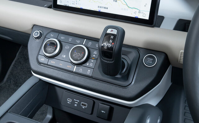 オンロード性能とオフロード性能を見事に両立──新型ディフェンダーに試乗|Land Rover オンロード性能とオフロード性能を見事に両立──新型ディフェンダーに試乗|Land Rover