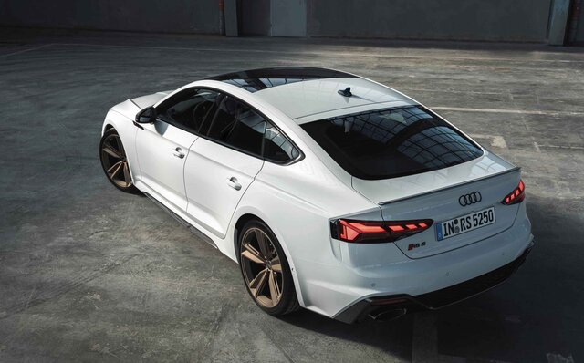 RS 4モデルがよりスポーティなエクステリアにブラッシュアップ｜Audi