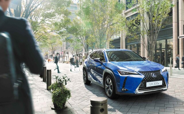 レクサスが初の市販EVモデル「UX300e」を発売｜Lexus