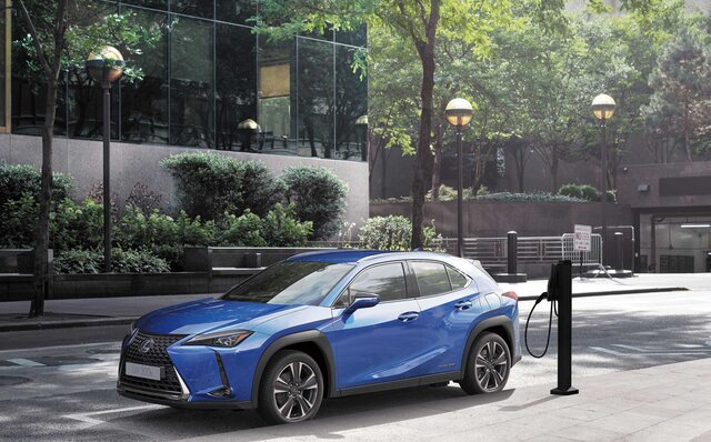 レクサスが初の市販EVモデル「UX300e」を発売｜Lexus