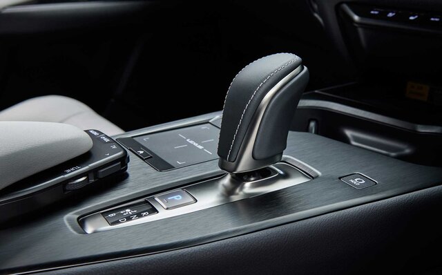 レクサスが初の市販EVモデル「UX300e」を発売｜Lexus