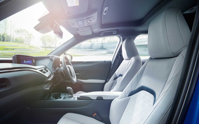 レクサスが初の市販EVモデル「UX300e」を発売｜Lexus