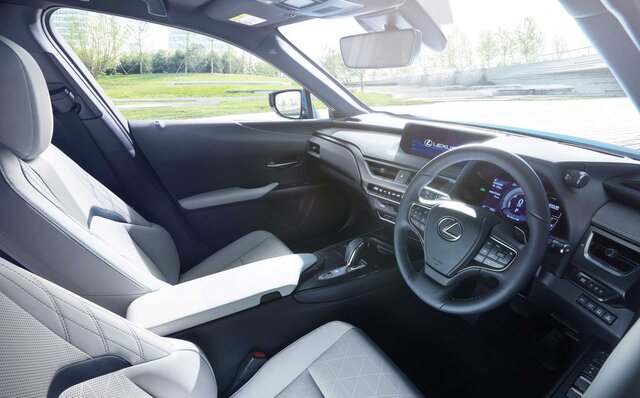 レクサスが初の市販EVモデル「UX300e」を発売｜Lexus